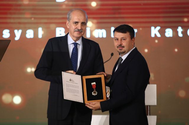 İlim Yayma Ödülleri Töreni (Aralık 2019).