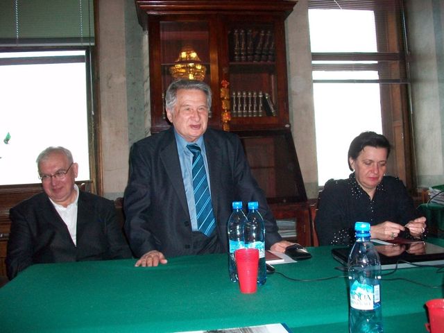 St. Petersburg El Yazmaları Ens. Türkoloji Sohbeti, 2013 (St. Petersburg Şark El Yazmaları Ens. Profesörü Sergey Klyaştornıy, Enstitü Müdürü Prof. Dr. İrina Popova ve Dr. Aleksandr Vitol)